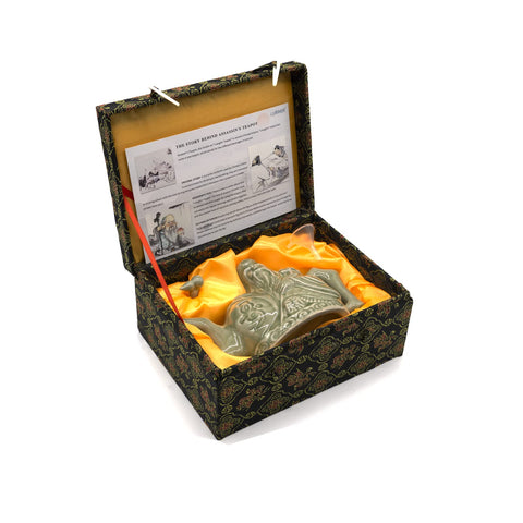 LURRIER Assassin's Teapot gift box showcases elegant packaging for gifting.
