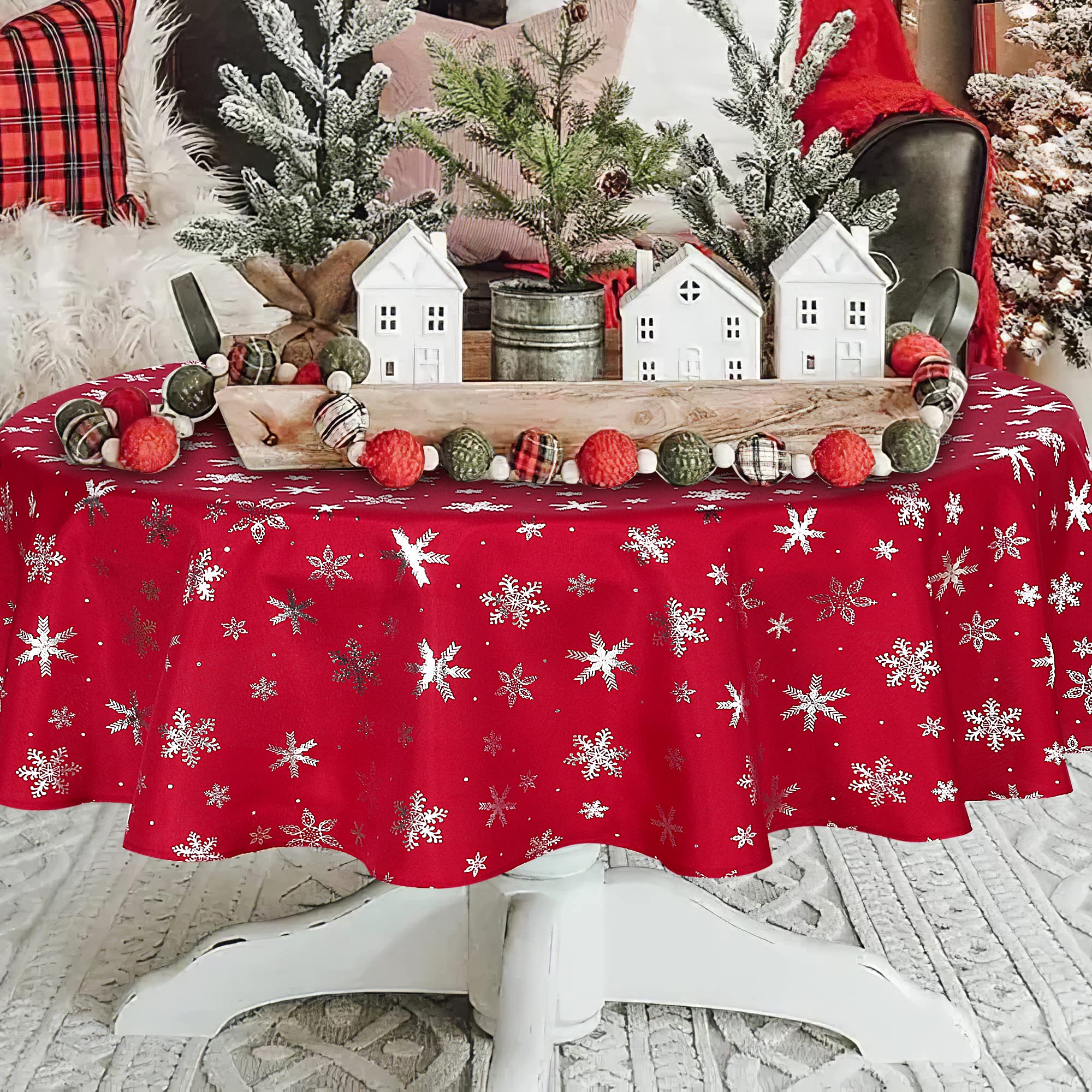 LUSHVIDA snowflake pattern creates a seasonal atmosphere at meals