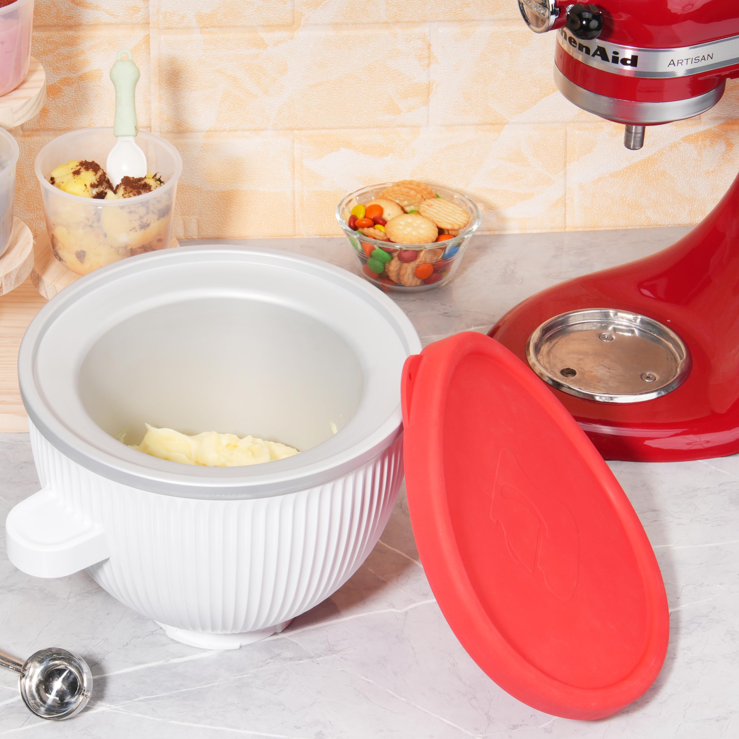 LUVCOSY silicone lid endures hot and cold temperatures for versatile use.