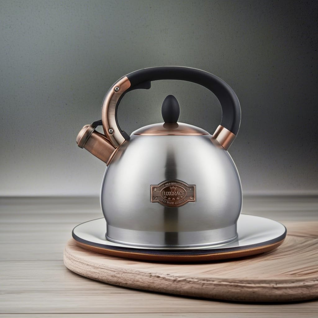 Removable lid on the LUXGRACE kettle for easy filling.