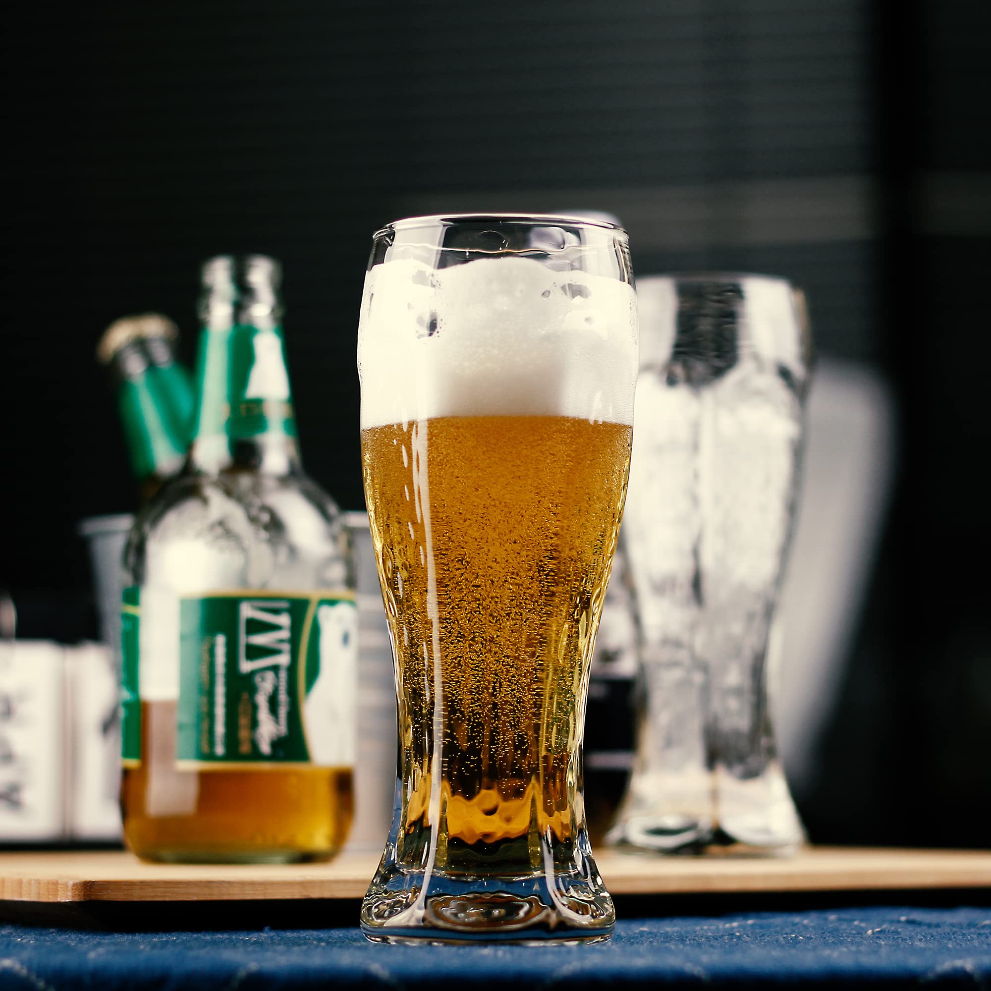 LUXU water-printed body adds depth and grip during pours