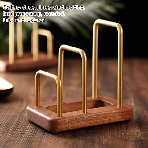 Luxylei gold-accent metal stand blends style with durability.