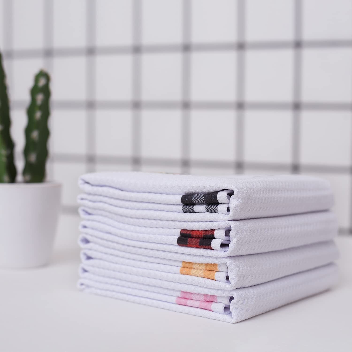 LXOMILL four-piece towel set makes a thoughtful hostess gift