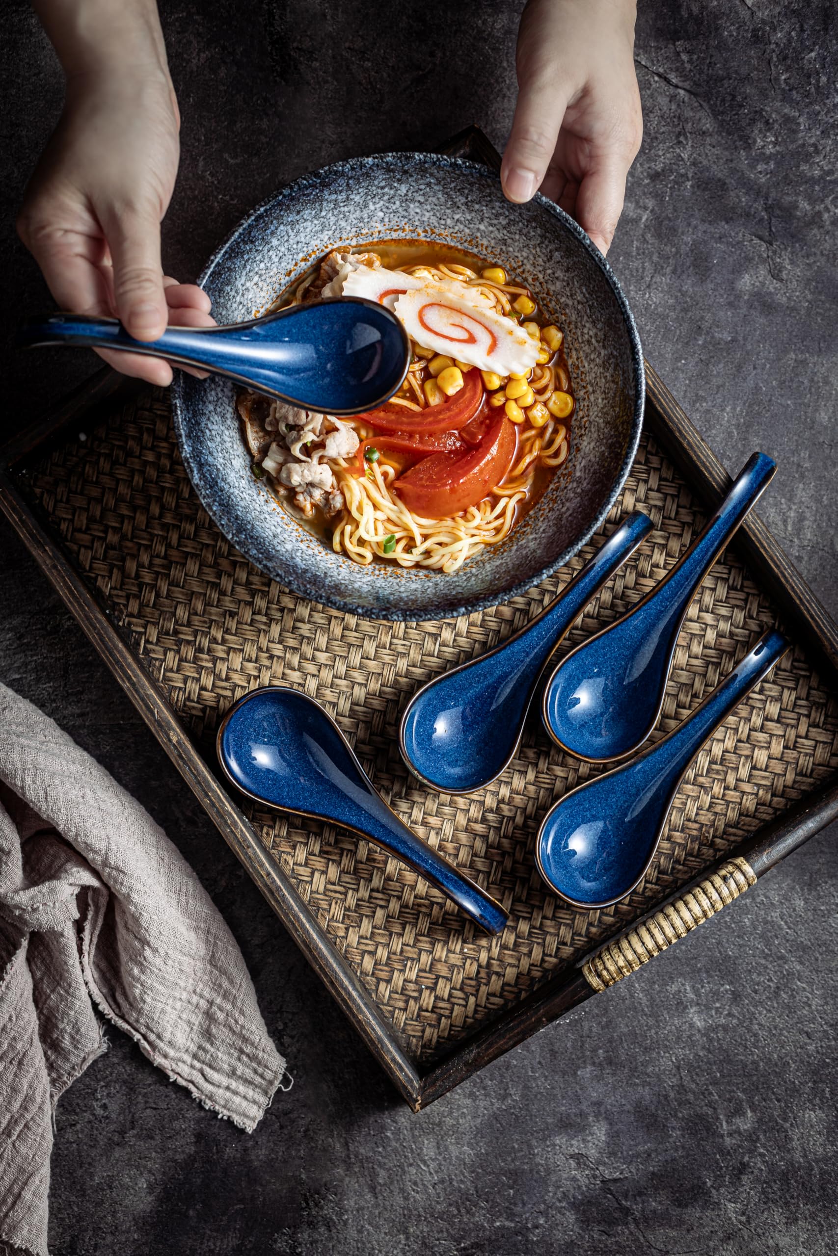 LYEOBOH classic blue glaze adds vintage charm to table settings.