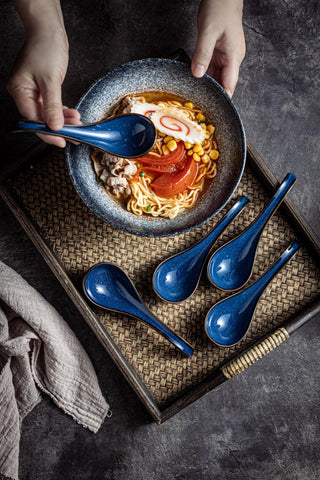 LYEOBOH classic blue glaze adds vintage charm to table settings.