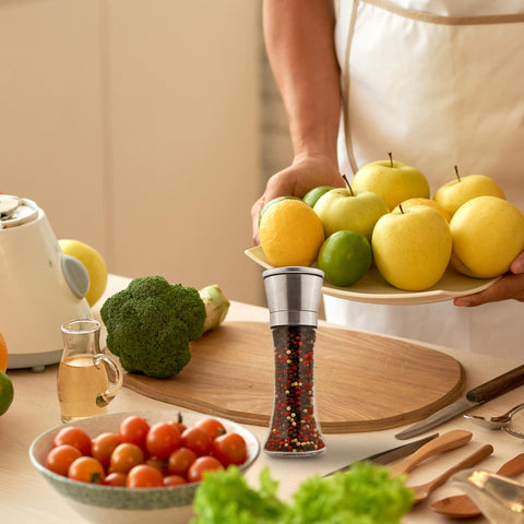 M JINGMEI 6-ounce capacity reduces refills during busy cooking sessions.