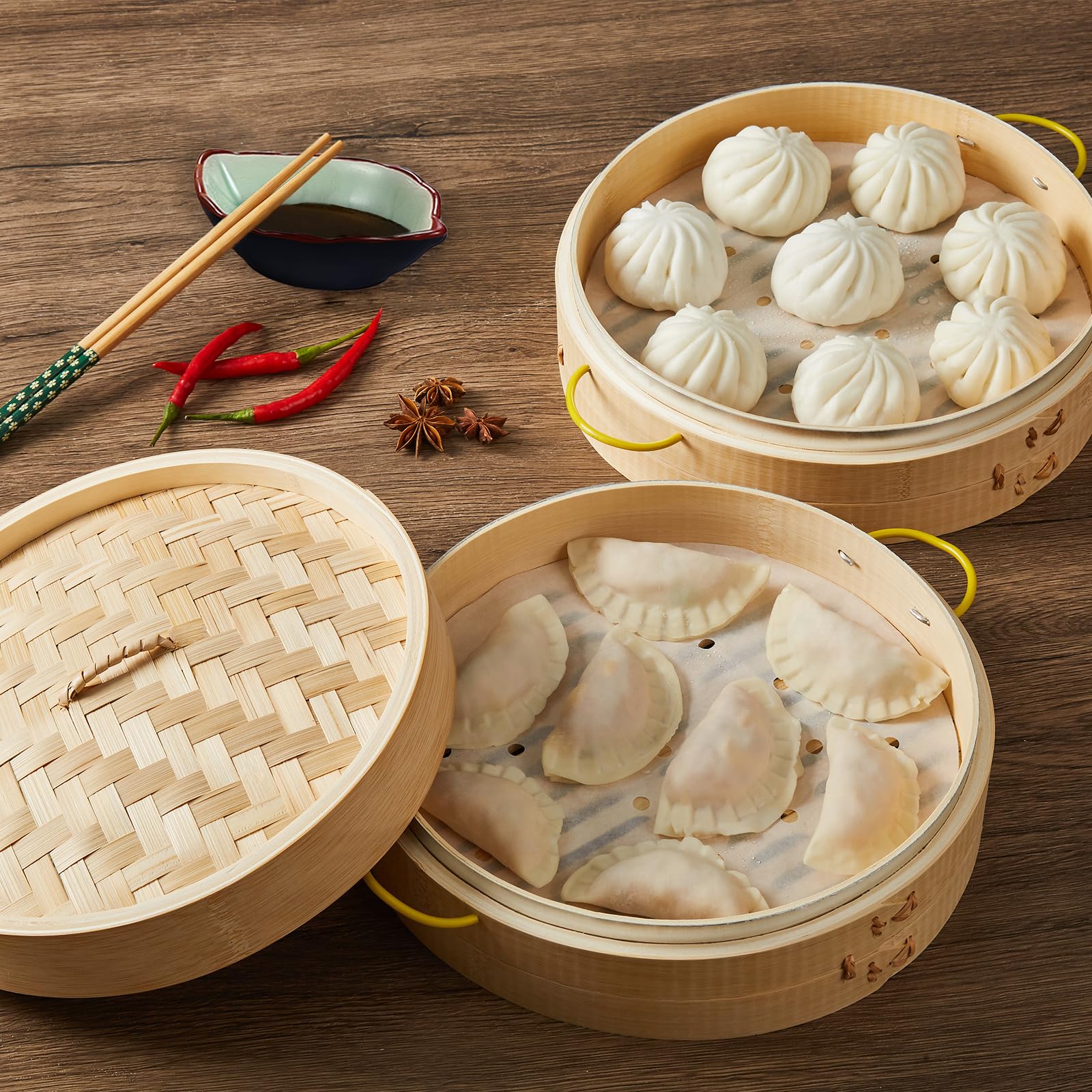 Macario bamboo steamer with side handles enables safe, easy lifting.