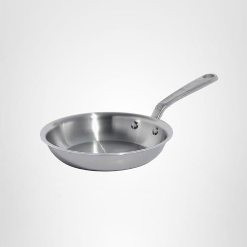 Sturdy rivets and ergonomic handle support long-lasting, comfortable cooking sessions.