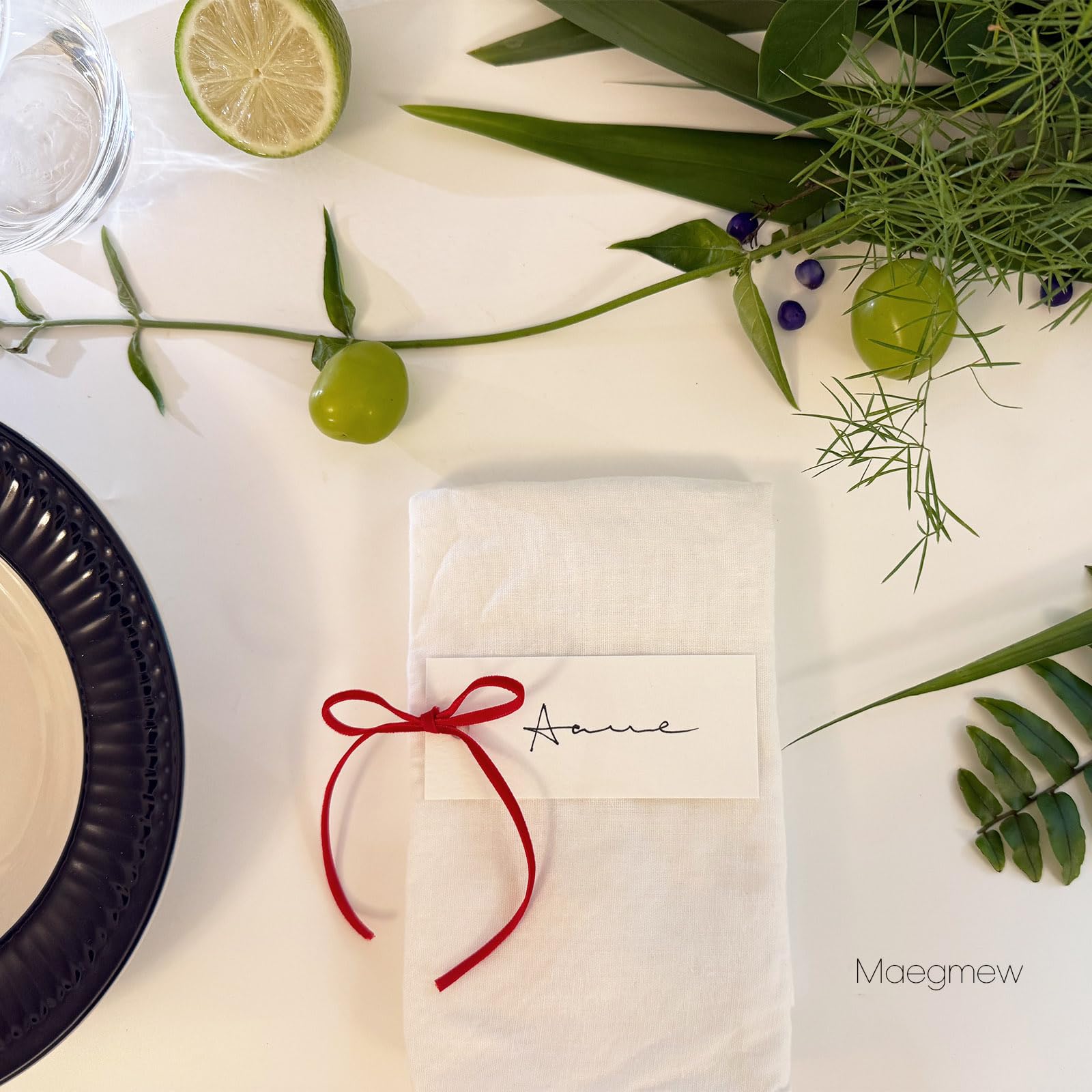 Maegmew versatile attachments for napkins, glasses, or gift tags.
