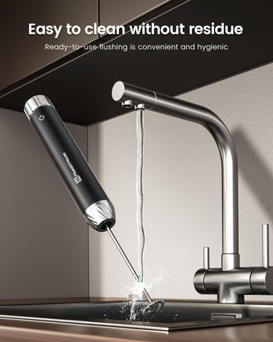 Maestri House LunaFro Max two whisks for easy cleaning.