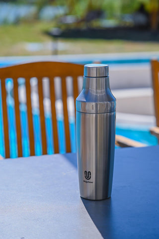Magcheer vacuum-sealed lid and silicone gasket reduce leaks during shaking.