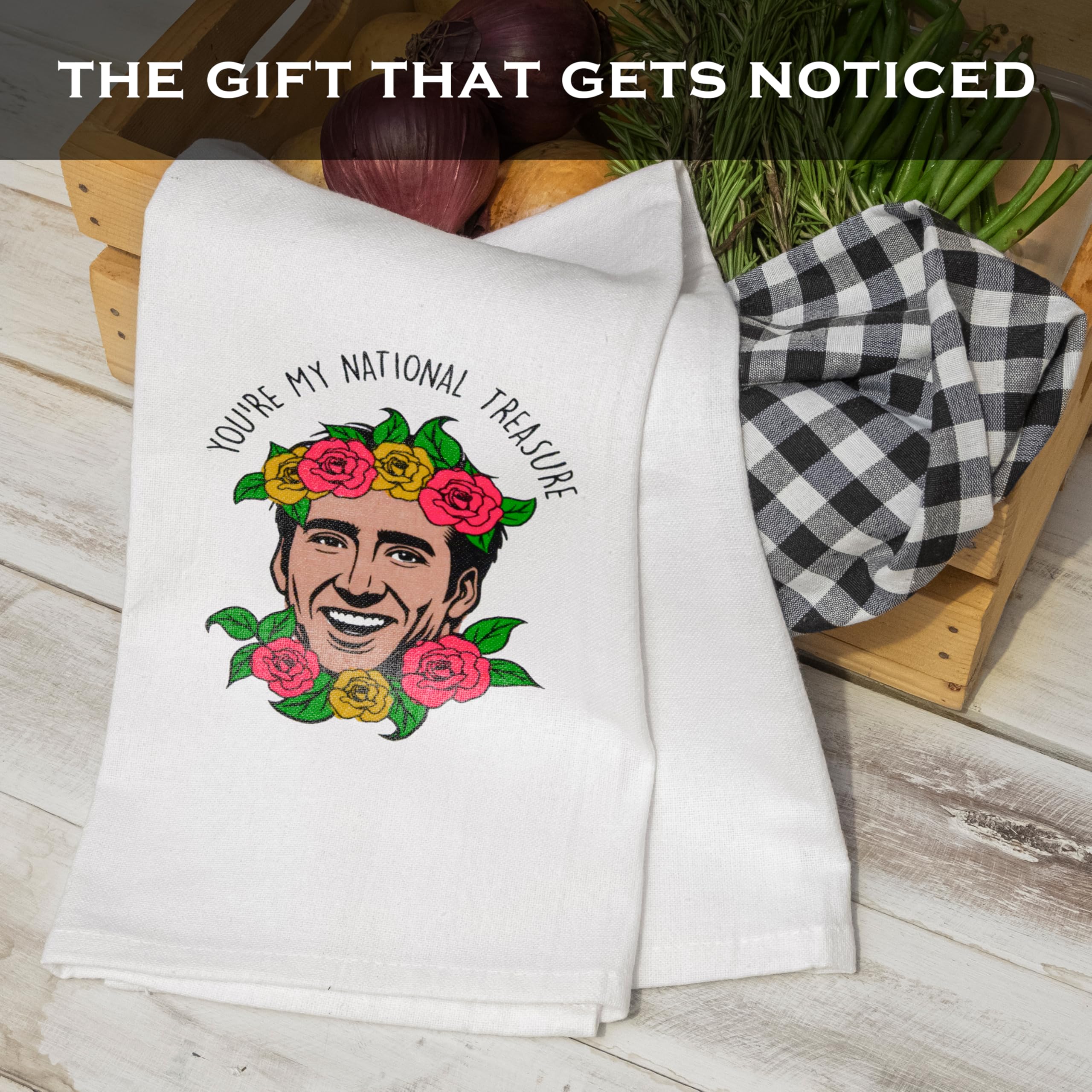 MAINEVENT Gift-ready design on towel makes a fun present for history buffs.