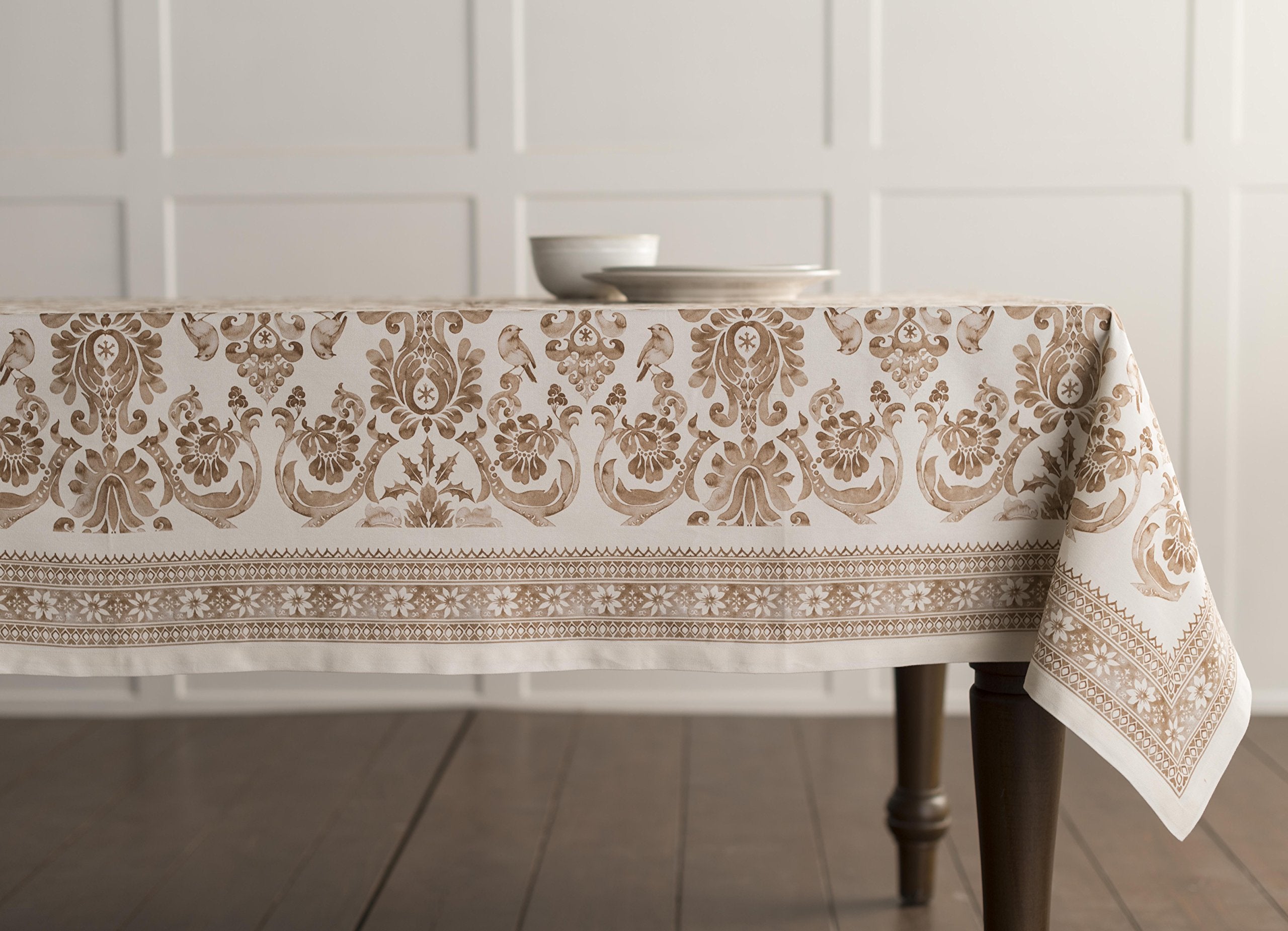 Soft cotton weave detail of Maison d'Hermine tablecloth