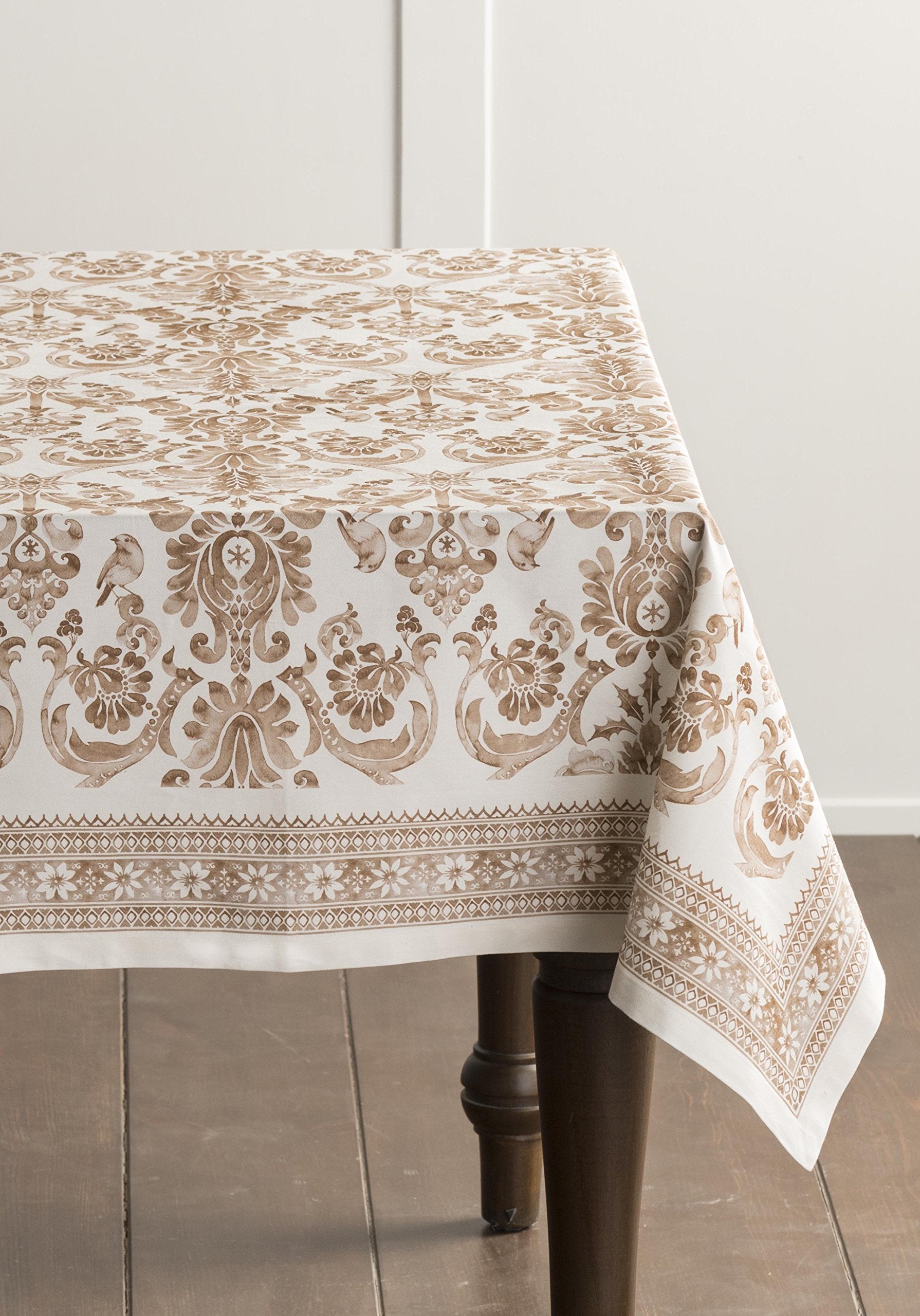 Elegant dining room ambiance with Maison d'Hermine tablecloth for everyday meals