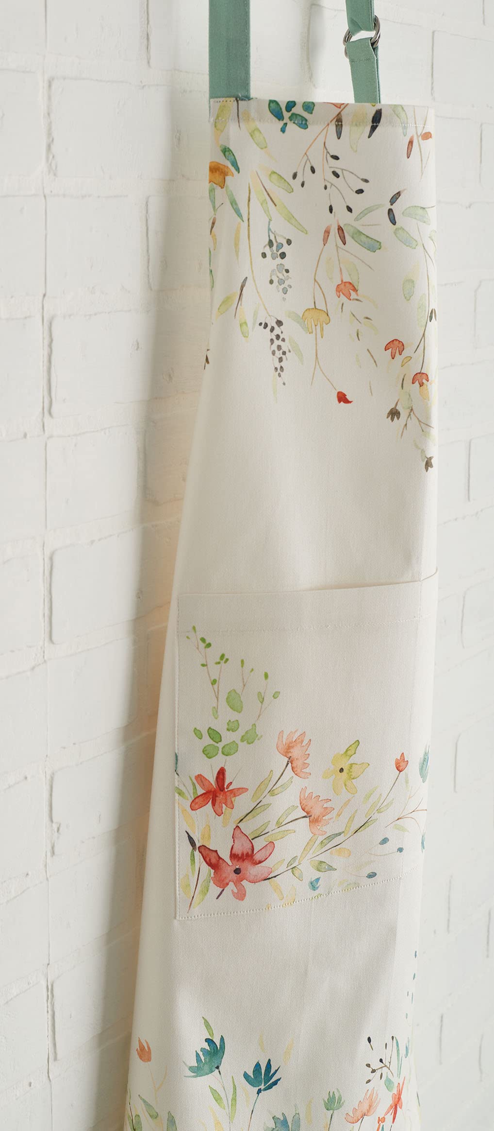 Maison d’ Hermine colorful design enhances kitchen or service outfits.