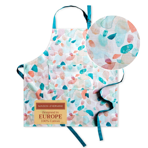 Maison d' Hermine apron with pocket for recipes and tools.