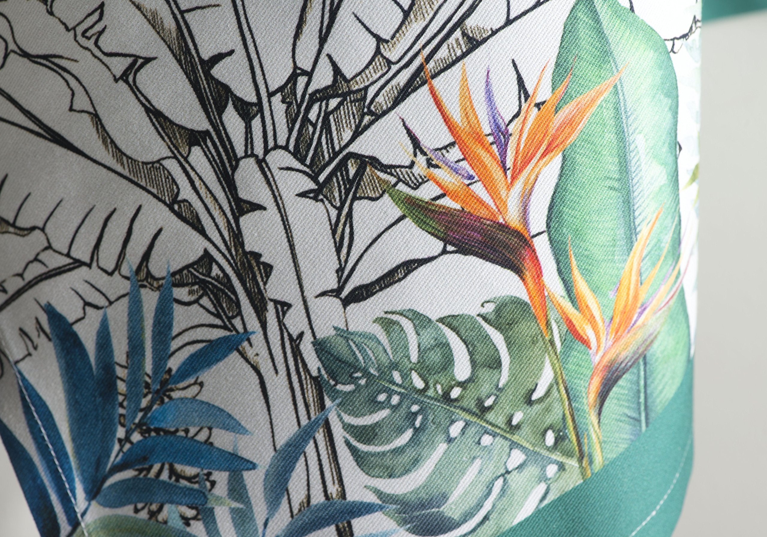 A stylish Maison d'Hermine towel, perfect as housewarming gift.