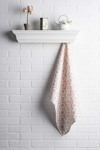 Thanksgiving and Christmas decor with Maison d'Hermine towels.