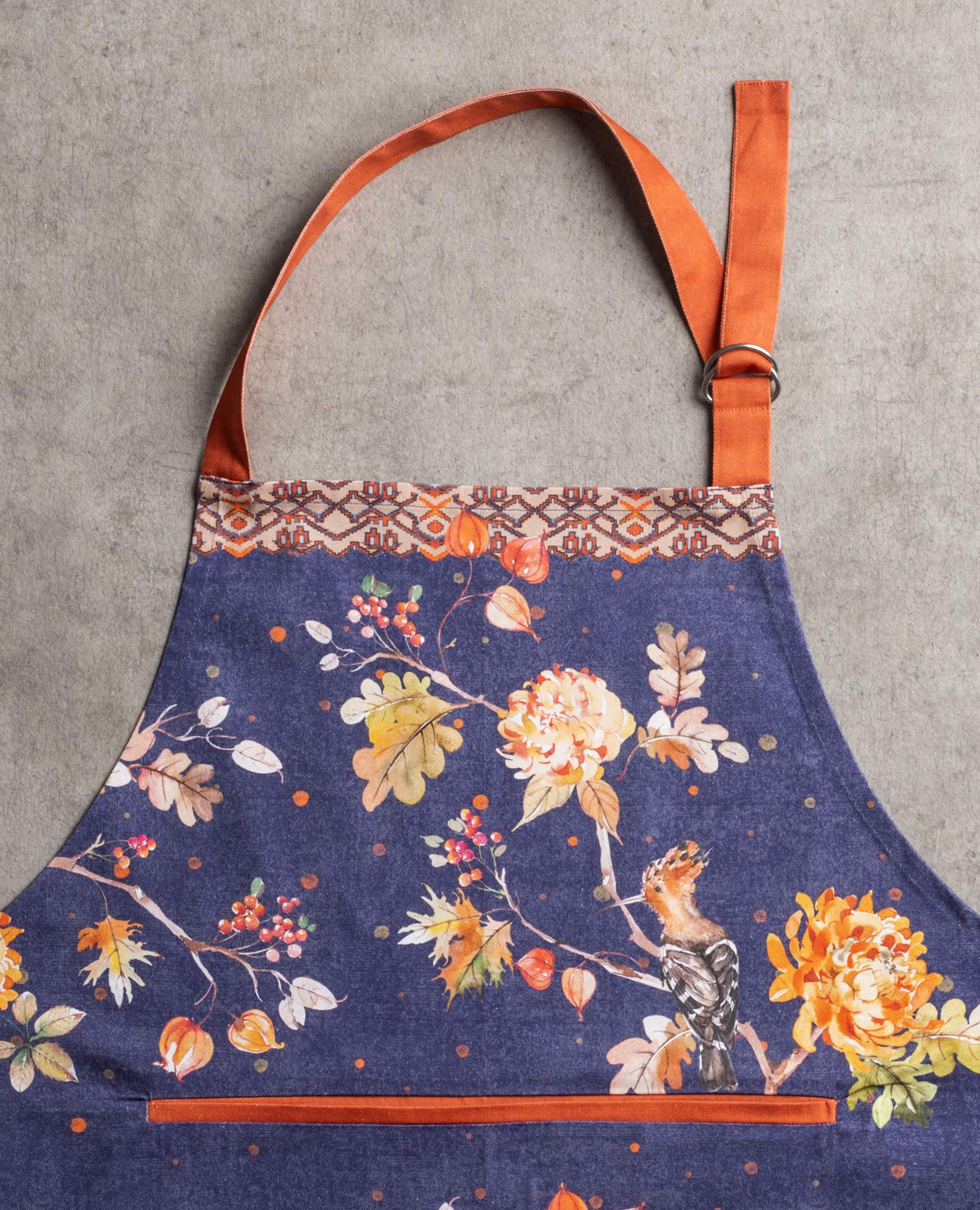 Maison d’ Hermine Kelim Infinity apron gardening use showing practical coverage.