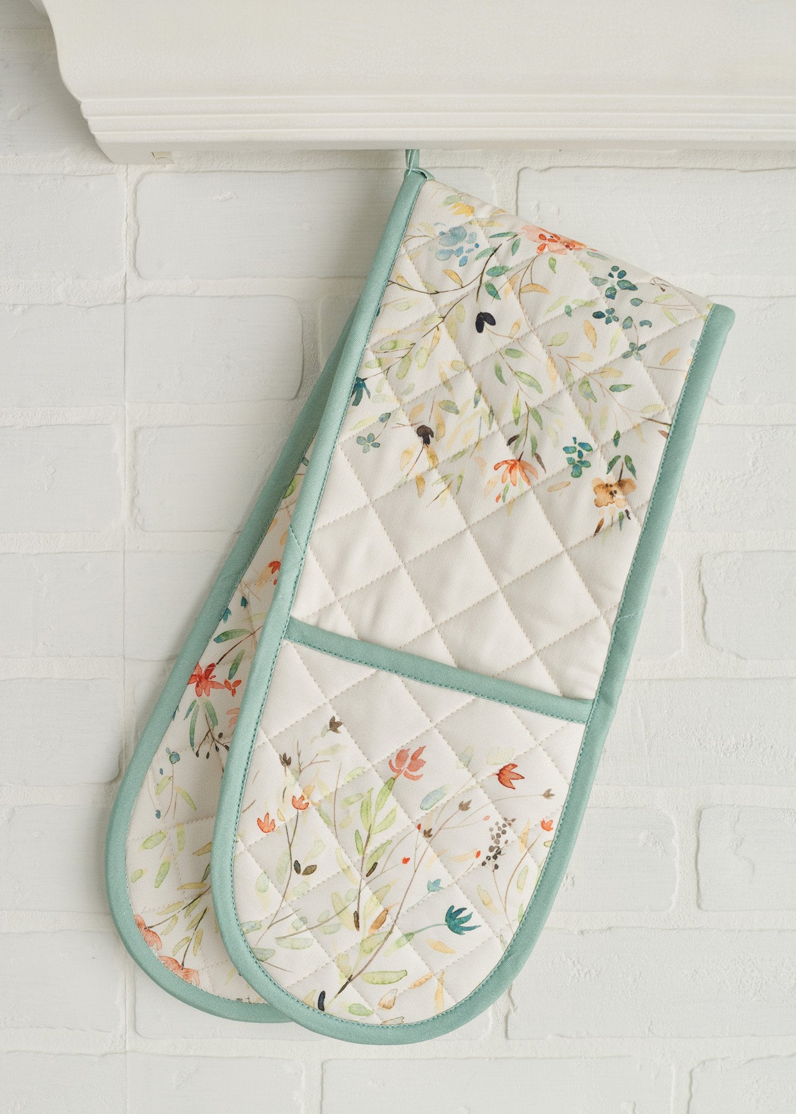 Maison d' Hermine machine-washable mitt keeps softness and color after repeated machine washing.