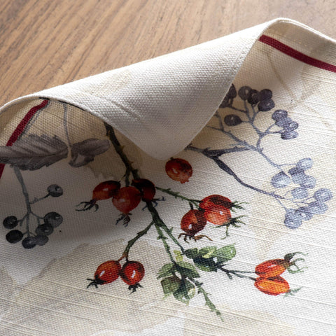 Maison d' Hermine Equinoxe Beige mats pair with matching linens for fall decor.