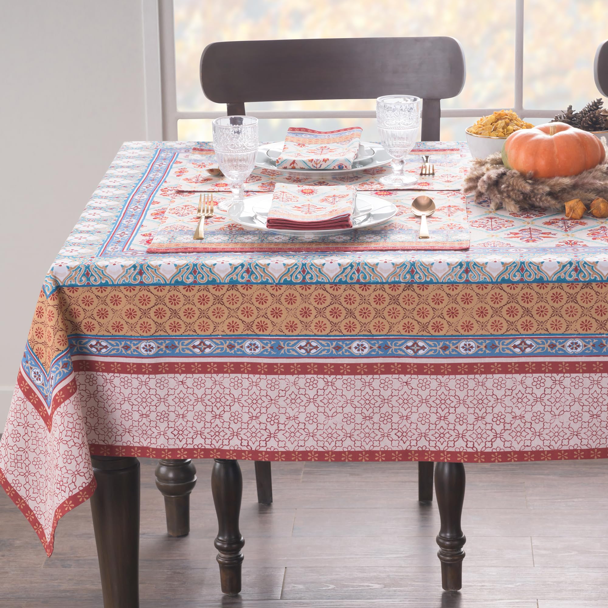 Maison d' Hermine everyday-use tablecloth blends durability with soft fabric.