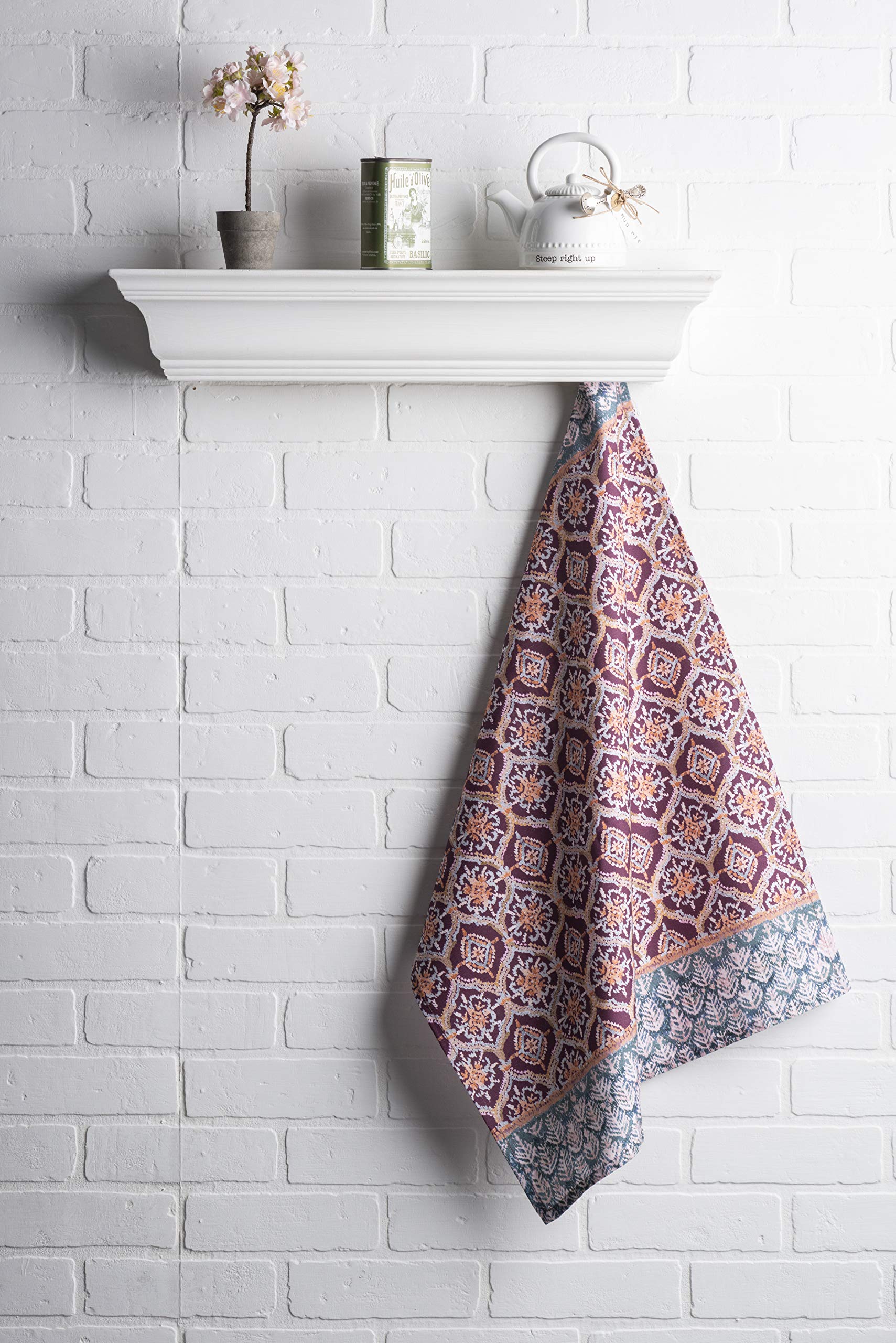 European-inspired design on Maison d'Hermine towels for seasonal flair.