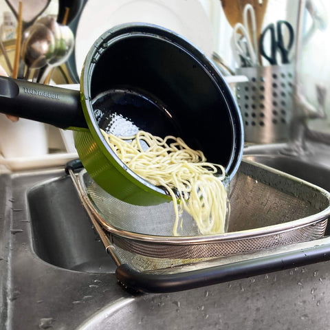 Makerstep easy-clean colander resists rust with long-lasting performance.