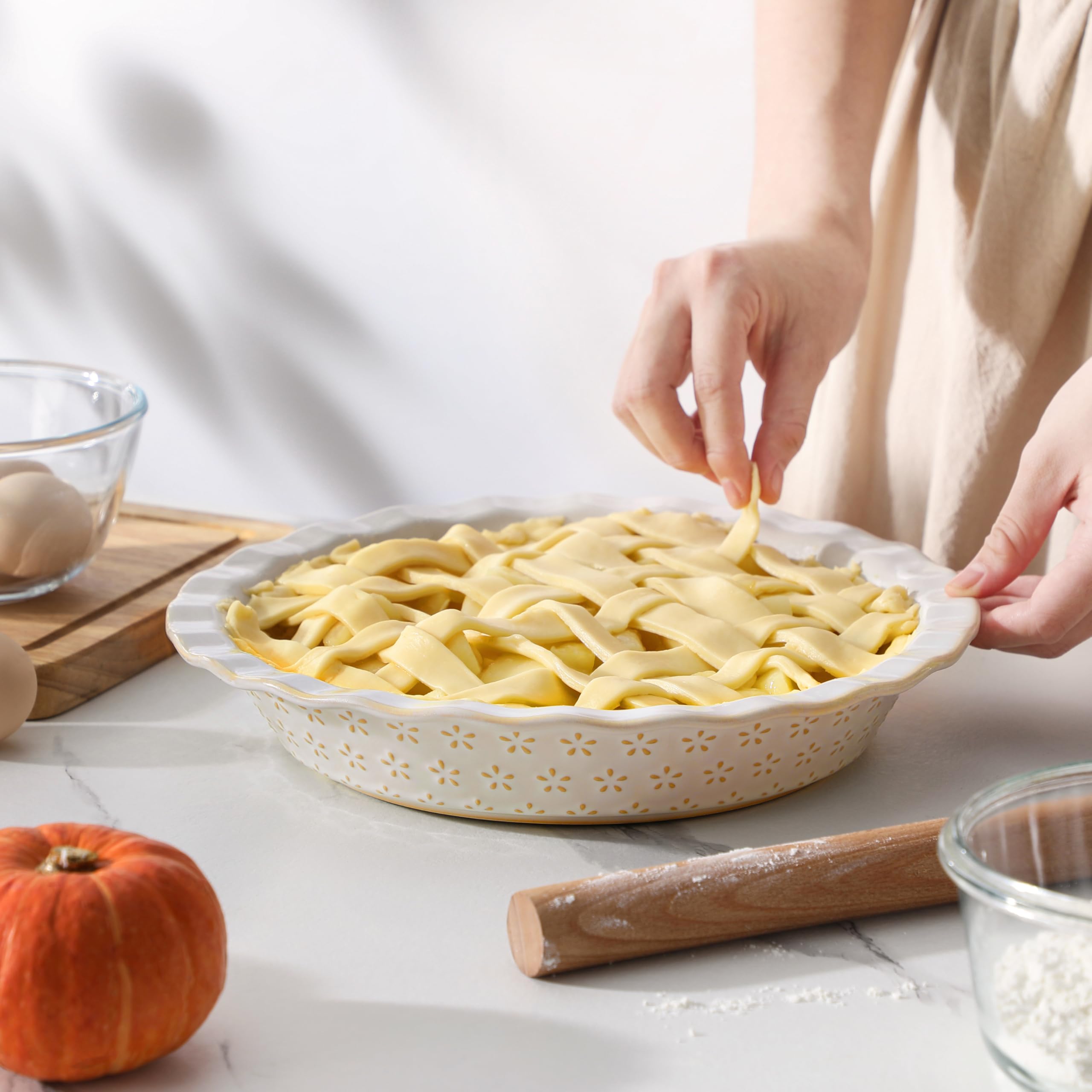 MALACASA LYDIA pie dish is durable and chip-resistant for everyday use.