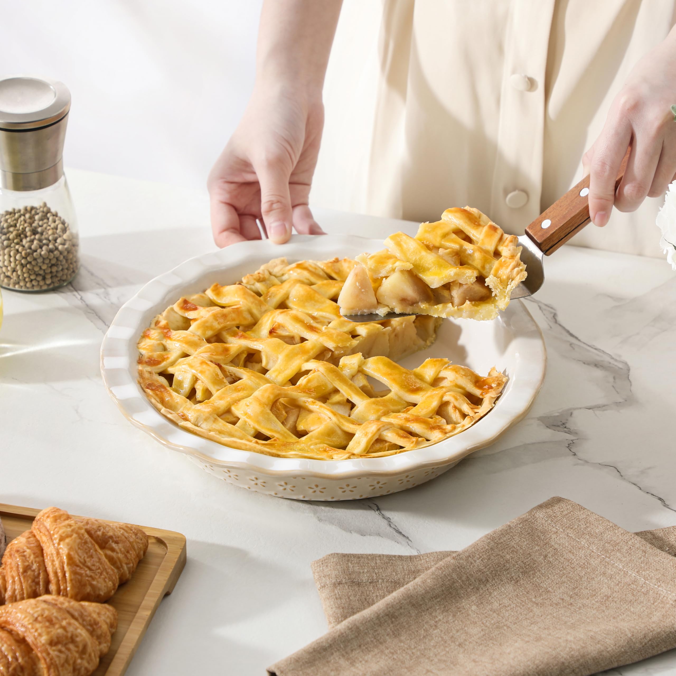 MALACASA LYDIA embossed pan makes an elegant gift for bakers and hosts.