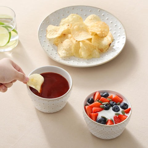 MALACASA Lydia smooth gloss finish for a bright, clean table look