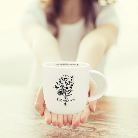 MALLAbyLAMMA gift set display with mug and keychain
