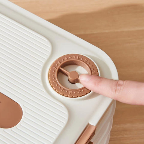MANHONGYU lid with seal and storage timer helps track freshness.