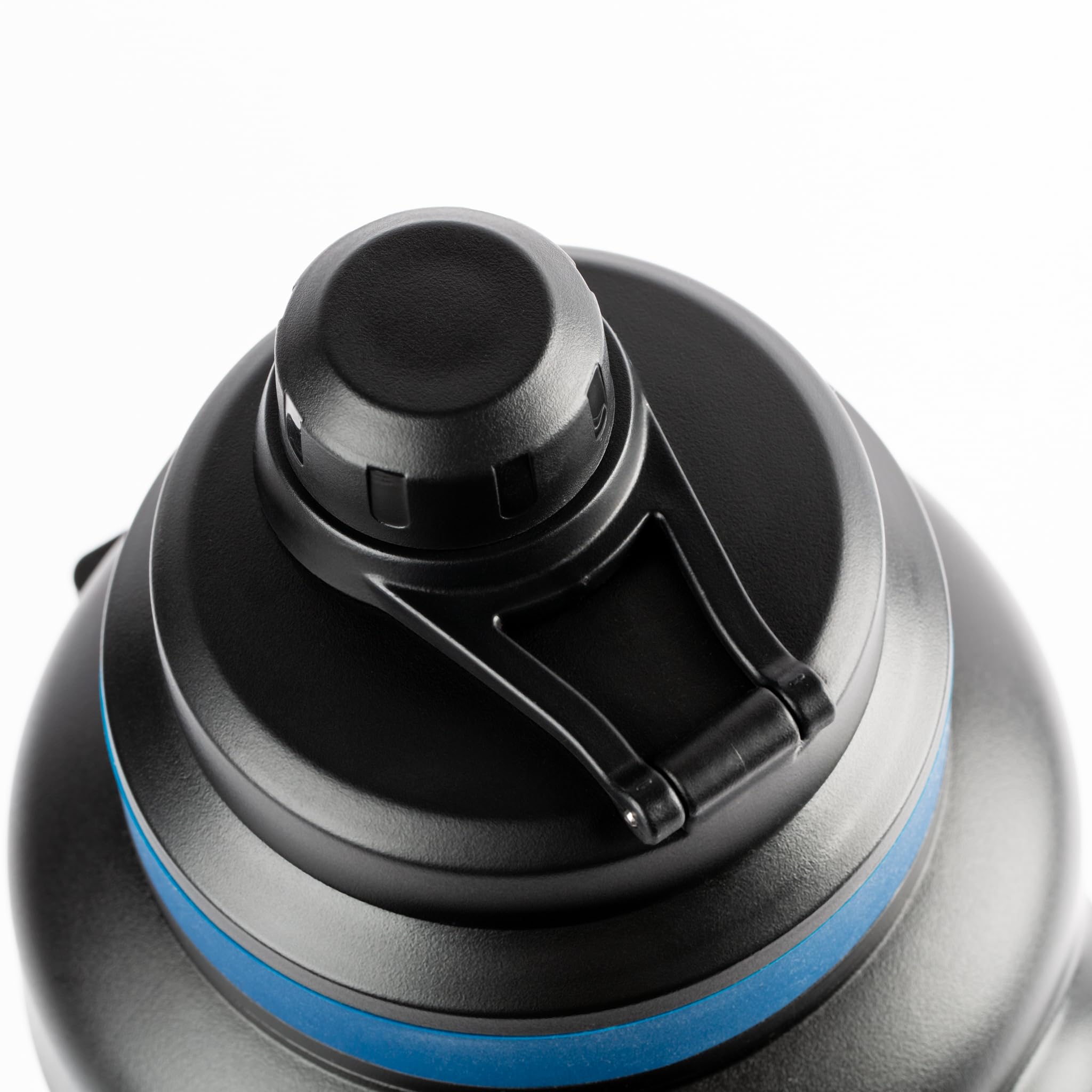 Manna Titan 4L flip-back handles close-up for easy carrying.