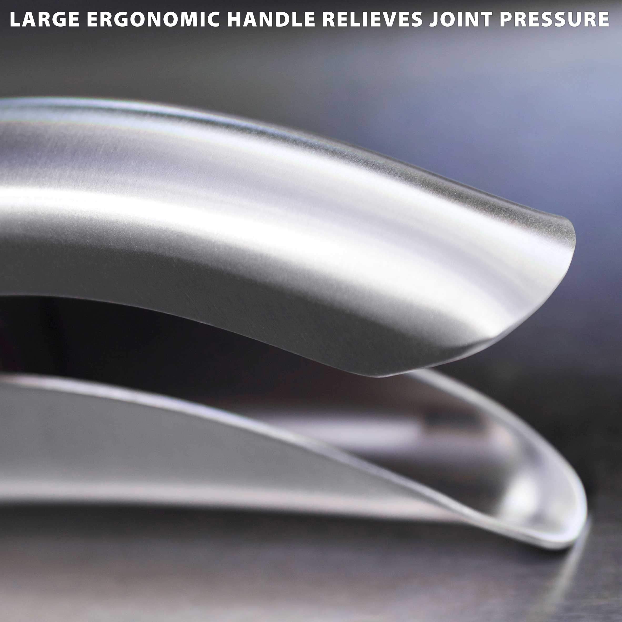 MANNKITCHEN ergonomic handles provide comfort and stability during use.