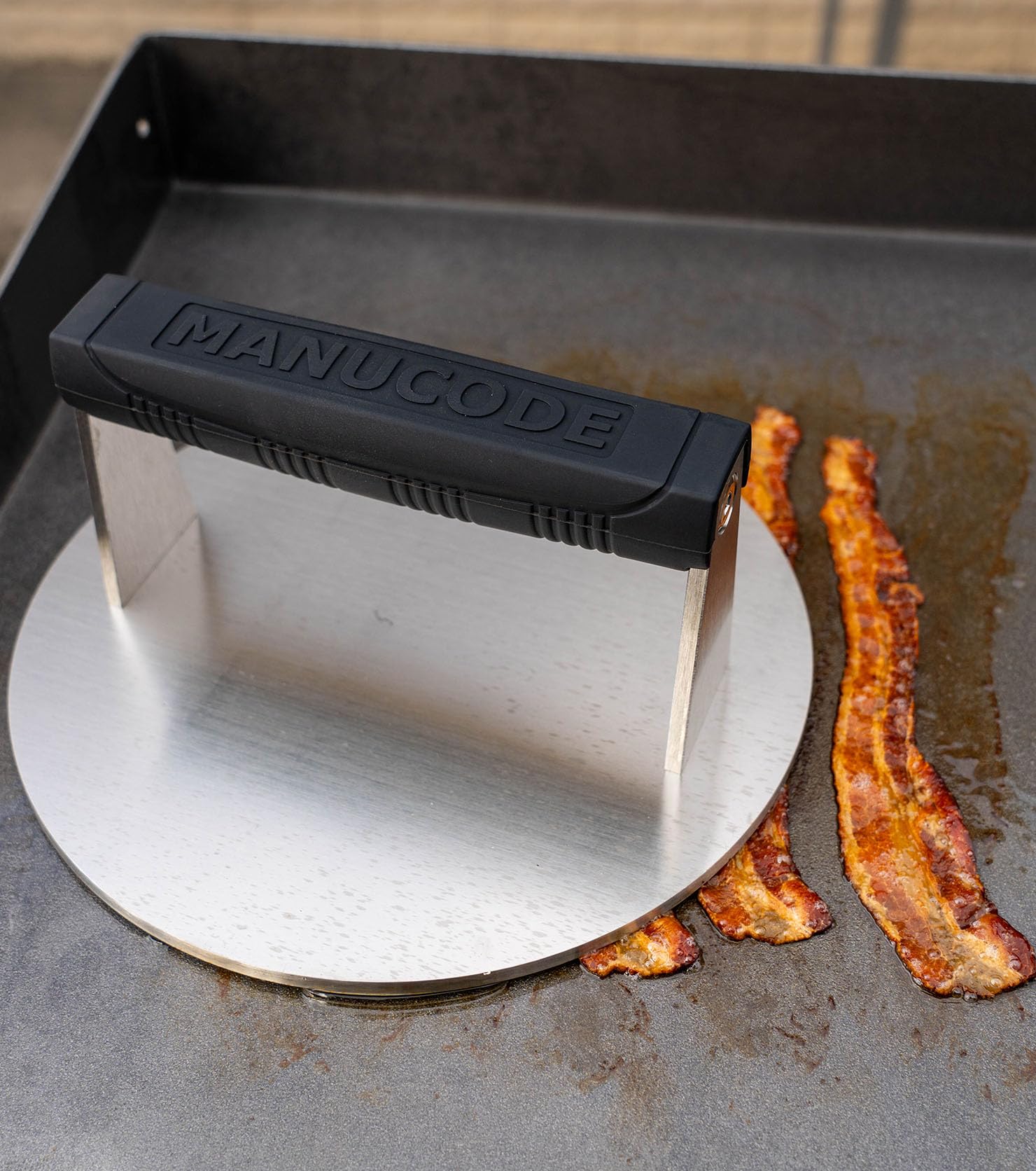 Manucode base preheats like cast iron to boost browning