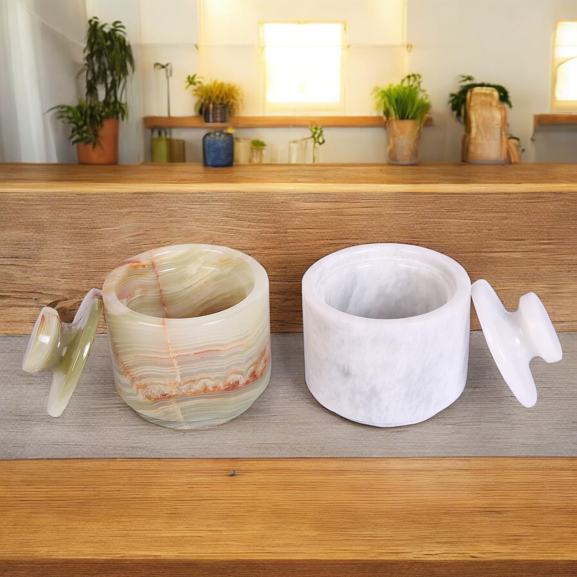 Marble Hives salt pepper bowls lid closeup showcases premium craftsmanship and convenient lid.