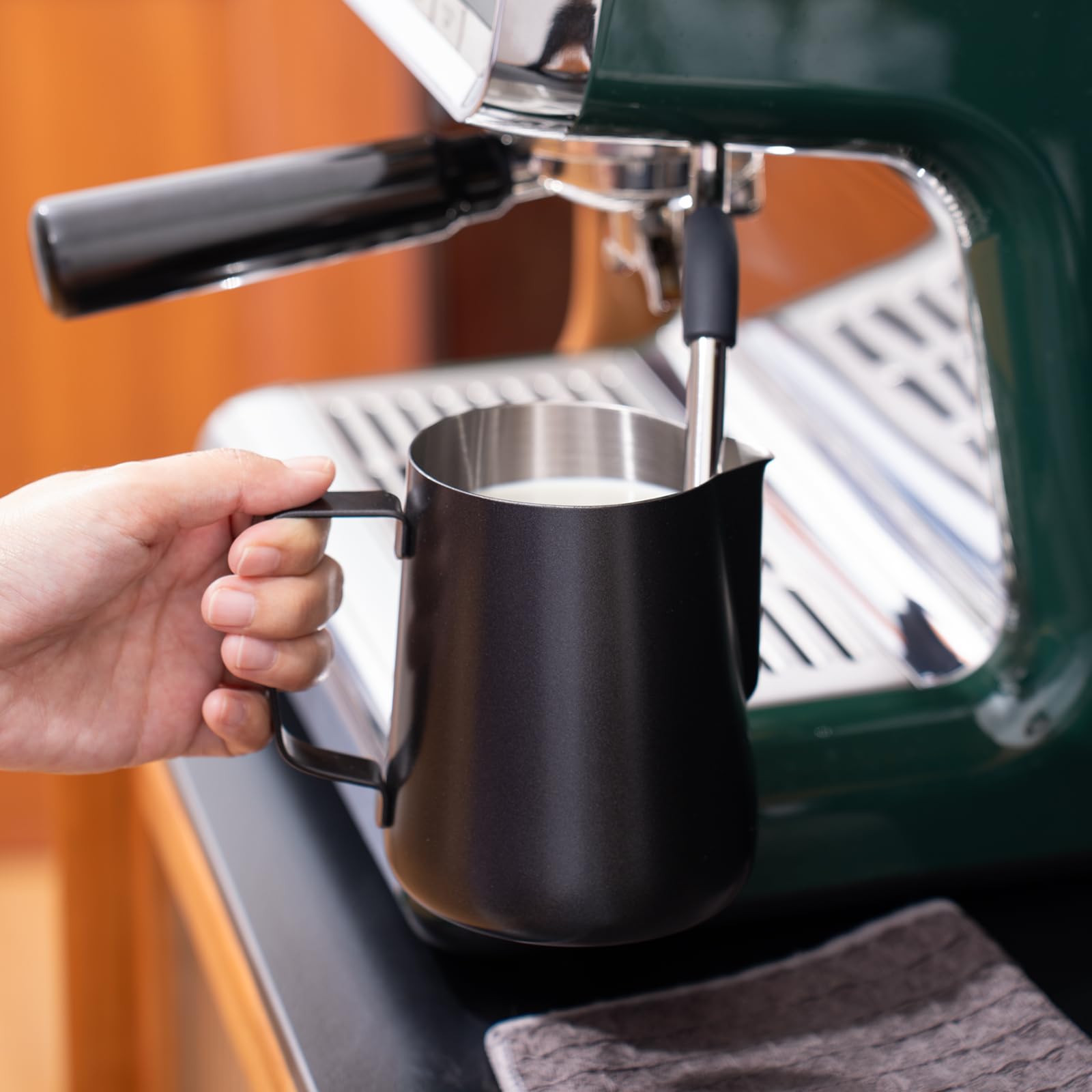 Dishwasher-safe Marshine pitcher for quick cleaning