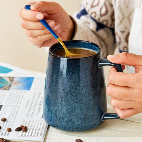 Masoline gift-ready green mug protected in a drop-resistant box.