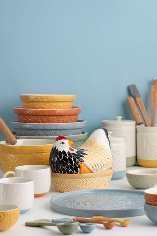 Mason Cash Home to Roost 24cm freezer safe bowl for convenient storage.
