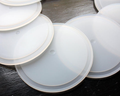 Mason Jar Lifestyle silicone lid inserts offer flexibility for various lids.