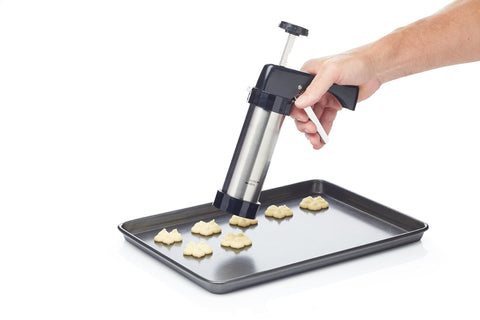 MasterCraft icing set icing gun demonstrates durable construction for long-lasting kitchen use