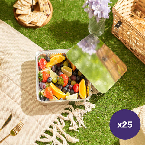 Matana disposable aluminum pan with lid, perfect for catering and takeaway.
