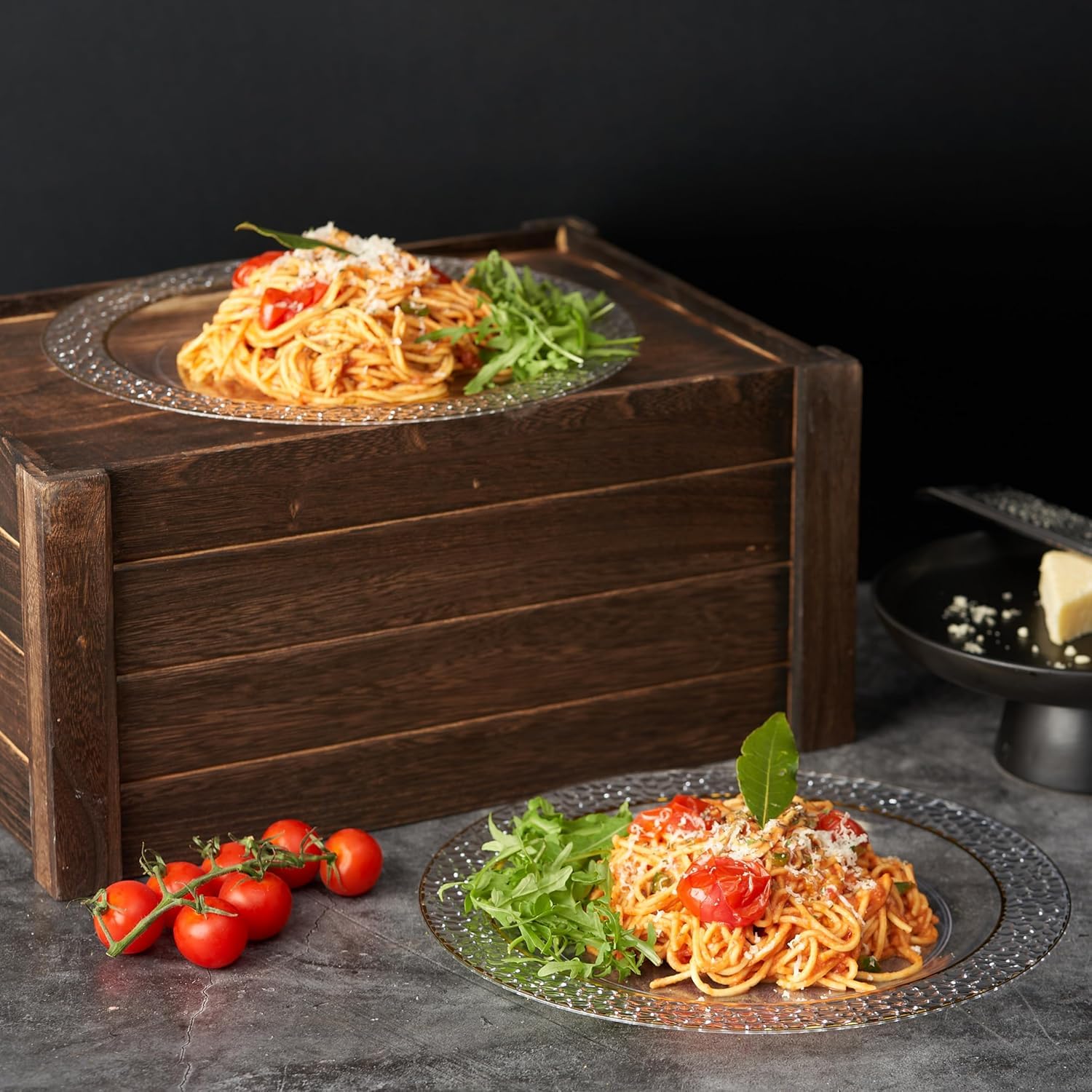MATANA gold-rim clear plates enhancing buffet presentation.