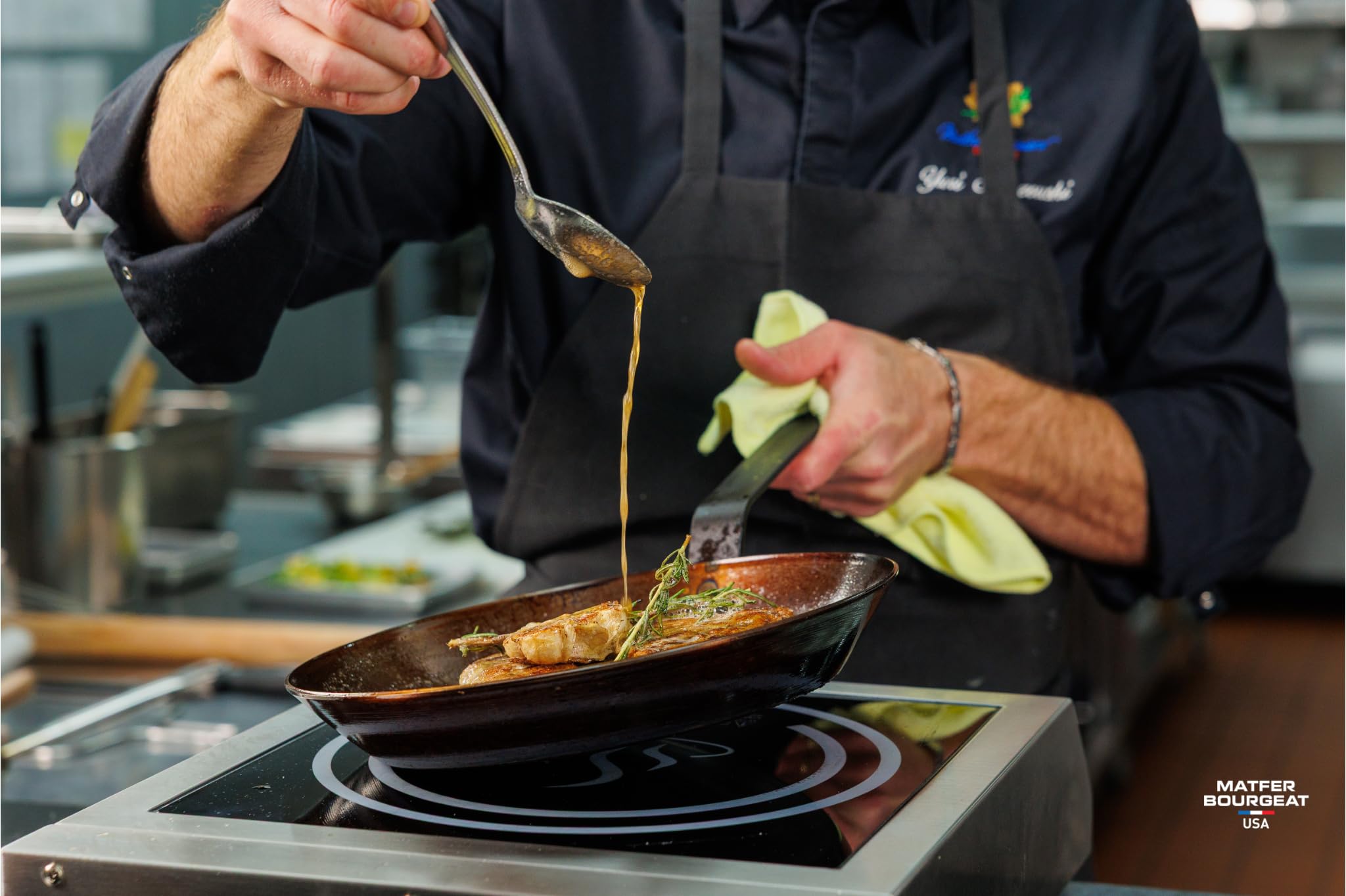 Matfer Bourgeat durable construction reduces wear from daily cooking tasks.