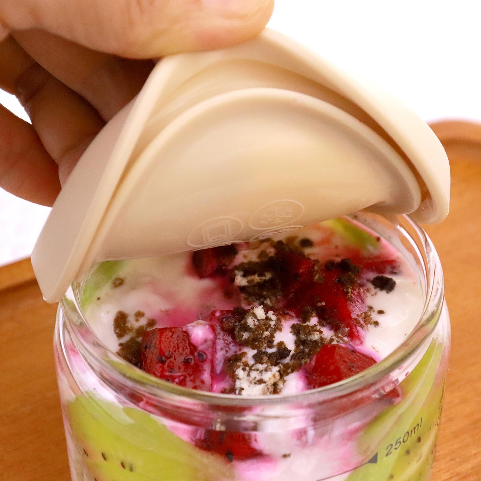 Matifaner overnight oats container for meal prep and travel.