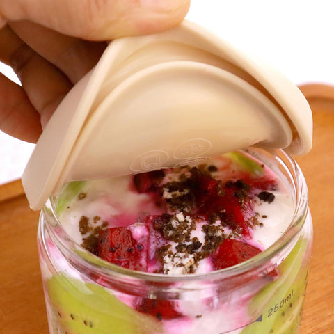 Matifaner overnight oats container for meal prep and travel.