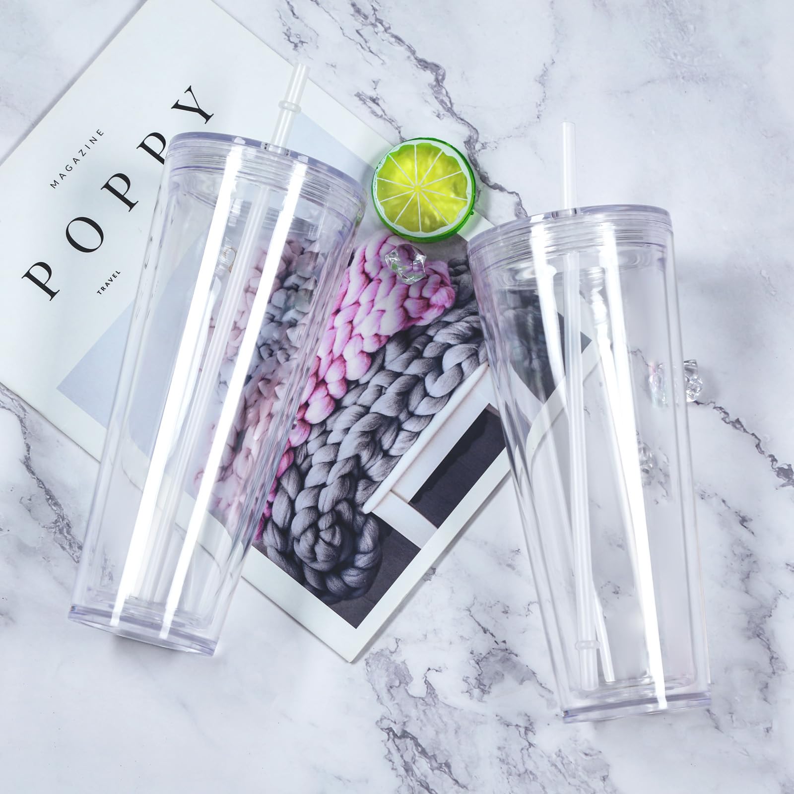 Six-pack Maucircol snowglobe tumblers with plastic straws for parties