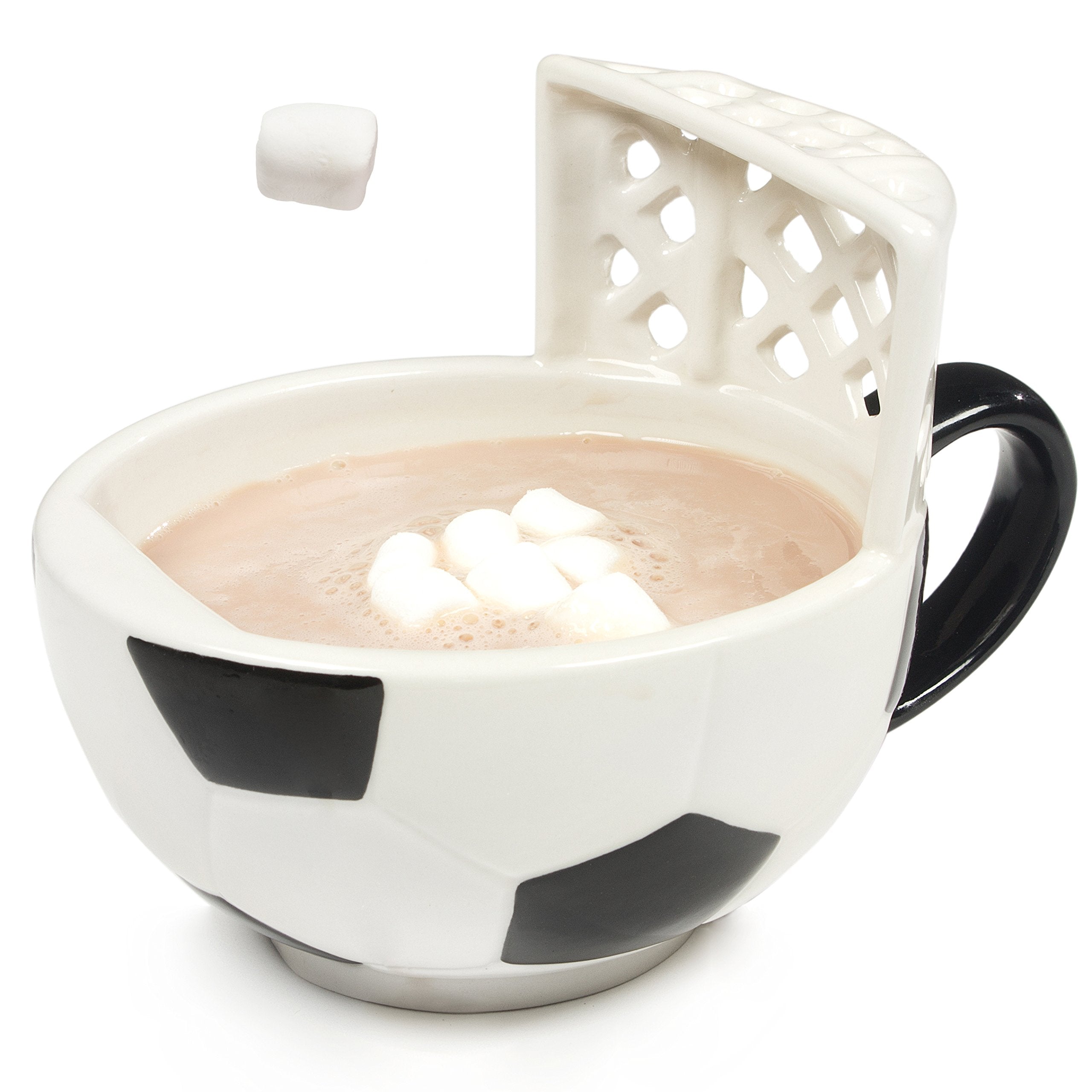 MAX’IS Creations soccer mug hot chocolate: cozy evenings with cocoa in a playful game cup.