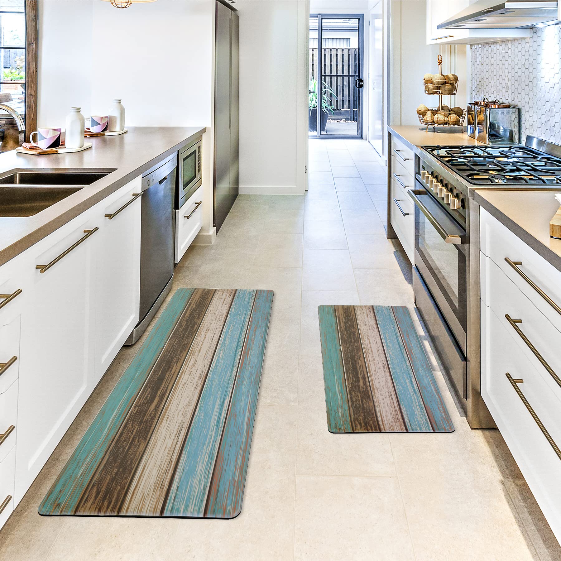 MAYHMYO teal mat with rustic wood texture adds farmhouse charm.